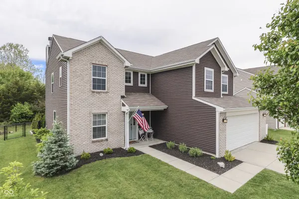 814 Cherry Tree LN, Greenwood, IN 46143