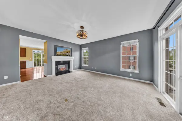 8233 Dan Allen DR, Fishers, IN 46038