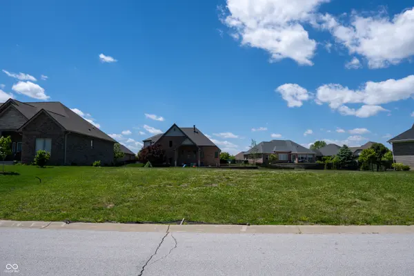 5581 Harness DR,  Greenwood,  IN 46143