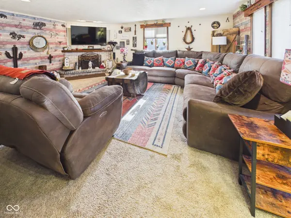 318 Vasbinder DR, Chesterfield, IN 46017