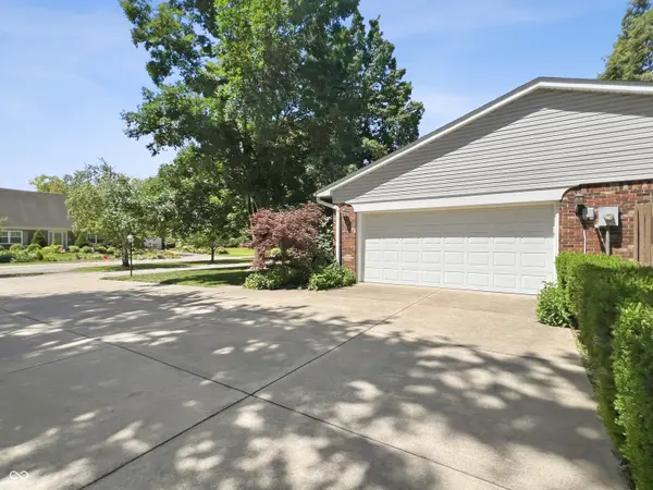 3810 Lakeside DR, Columbus, IN 47203