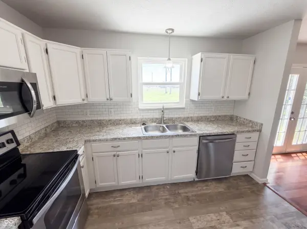 2219 Rolling Oak DR, Indianapolis, IN 46214