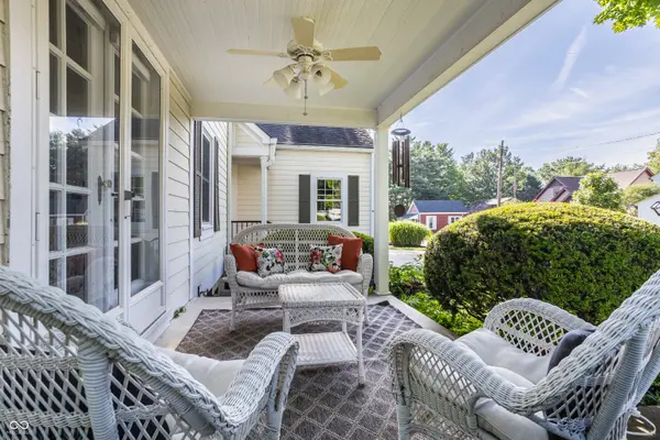 385 S Sixth ST, Zionsville, IN 46077
