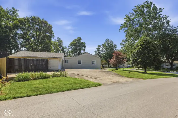 650 Arthur DR, Carmel, IN 46280