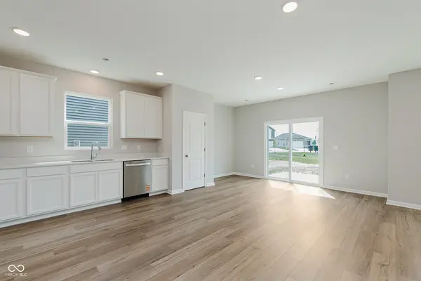 3823 Sterling DR, Whitestown, IN 46075