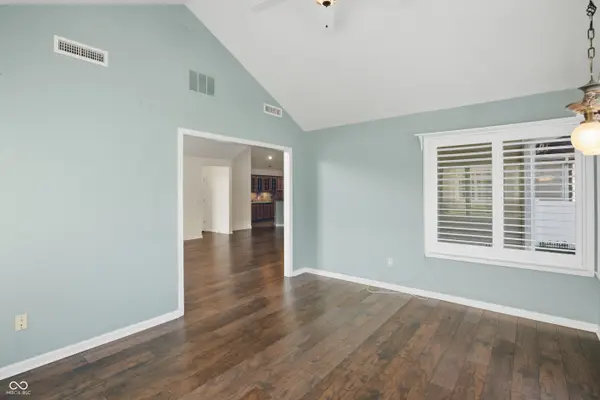 1067 Distinctive WAY, Greenfield, IN 46140