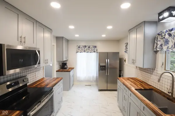 5533 Roxbury TER, Indianapolis, IN 46226