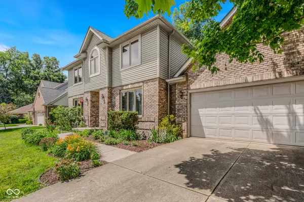 6064 Acorn DR, Columbus, IN 47201