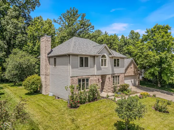6064 Acorn DR, Columbus, IN 47201