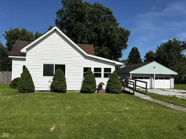 921 N 12th ST, Elwood, IN 46036