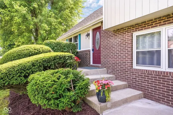 2924 Fox Pointe DR, Columbus, IN 47203