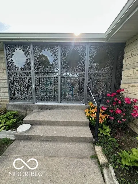 76 Kirk DR E, Indianapolis, IN 46234