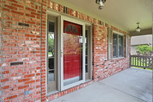 404 Tara CIR, Greenwood, IN 46142