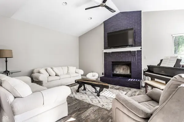 8688 Buffett Pkwy, Fishers, IN 46038