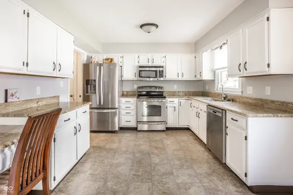 8050 Clearwater DR, Indianapolis, IN 46256