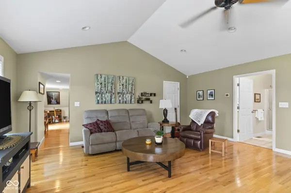 594 E Harrod RD, Austin, IN 47102