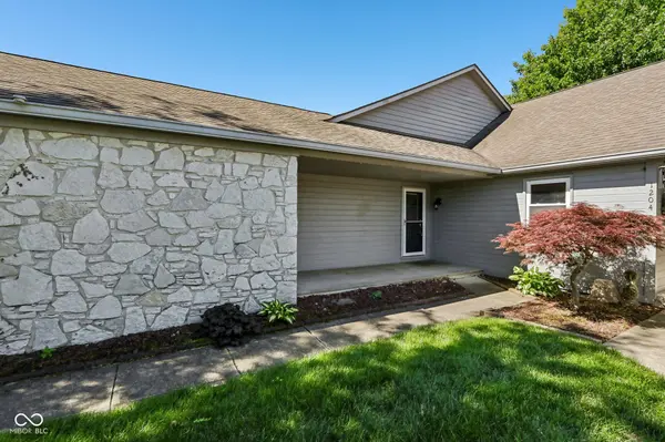 1200 Timber Creek LN, Greenwood, IN 46142