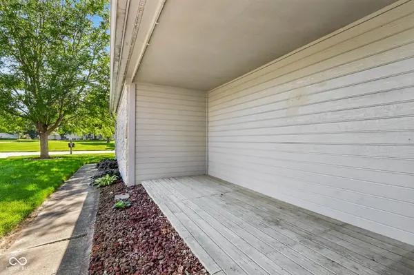 1200 Timber Creek LN, Greenwood, IN 46142