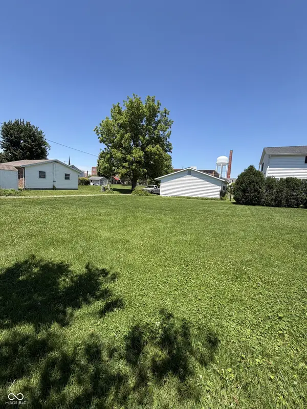 221 S Eastern AVE, Batesville, IN 47006
