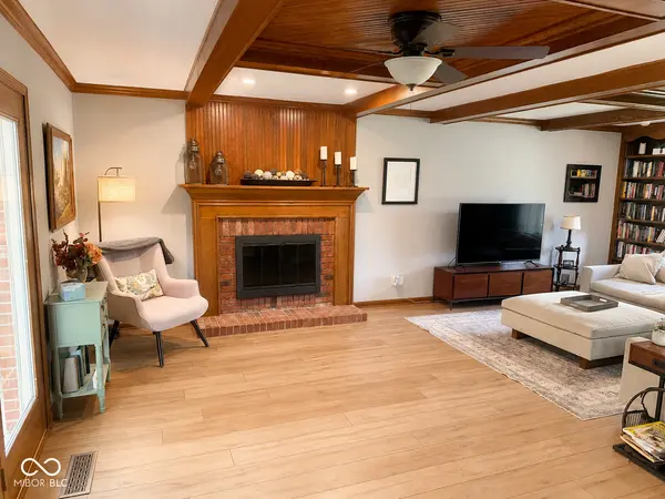 1562 Williamsburg CT, Franklin, IN 46131