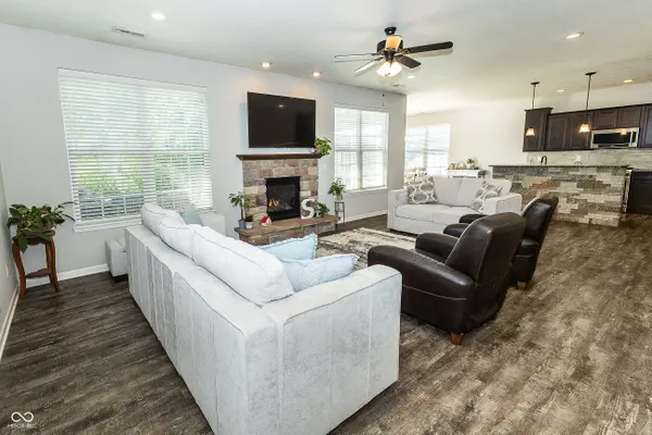9239 Thames DR, Avon, IN 46123