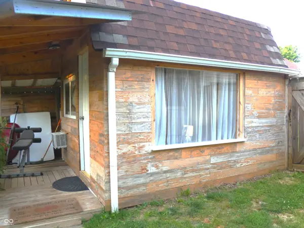 1058 Creekwood LN, Franklin, IN 46131