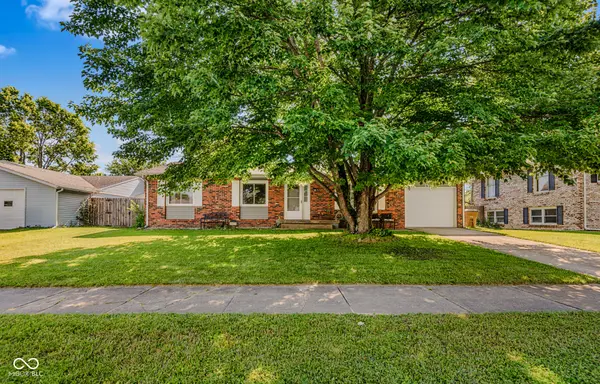 1921 Lockerbie DR, Columbus, IN 47203
