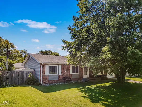 1921 Lockerbie DR, Columbus, IN 47203