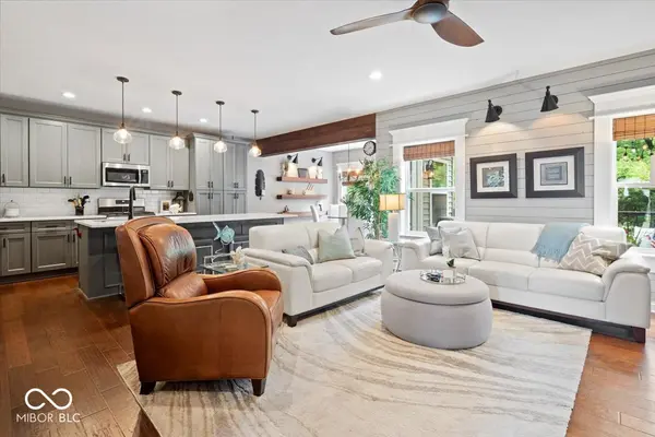 9749 Thorne Cliff WAY #UNIT 102, Fishers, IN 46037