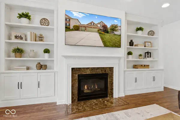 1418 Lavender LN, Greenwood, IN 46143