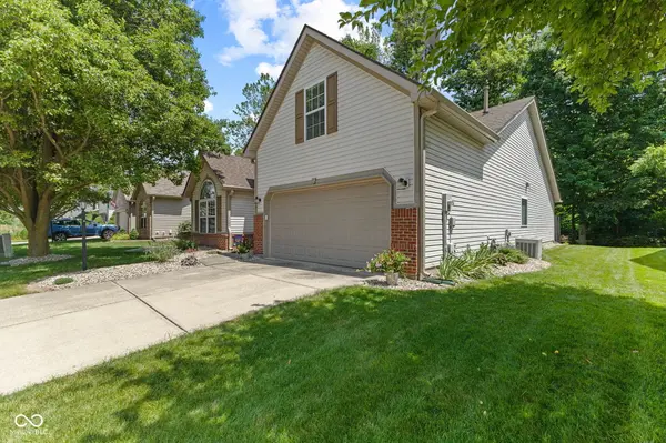 5881 Lost Oaks DR, Carmel, IN 46033