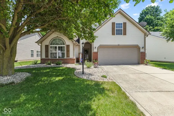 5881 Lost Oaks DR, Carmel, IN 46033