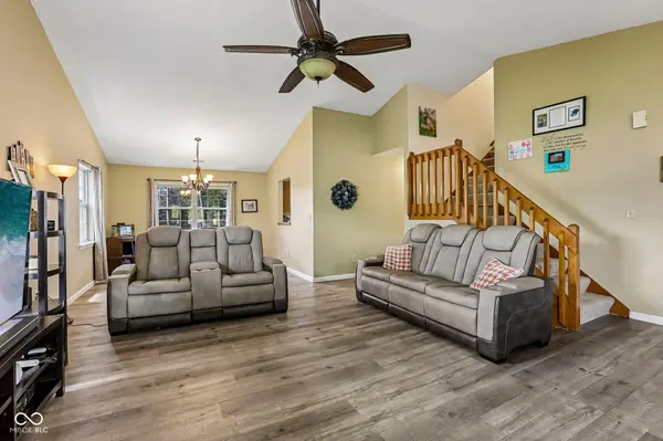 102 Westview PL, Bargersville, IN 46106