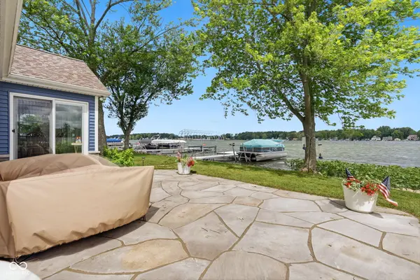 6110 S 520 E, Wolcottville, IN 46795