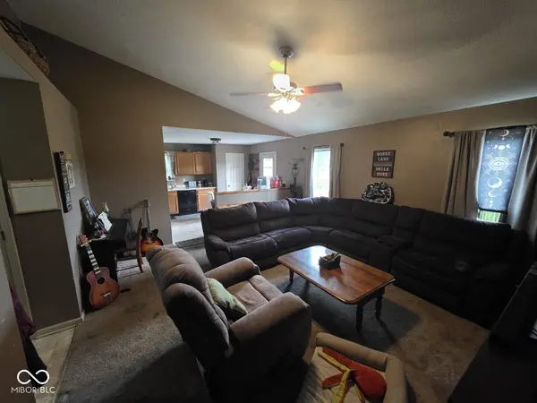 271 Bear Story CT, Greenfield, IN 46140