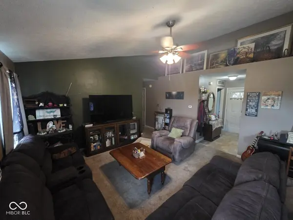 271 Bear Story CT, Greenfield, IN 46140