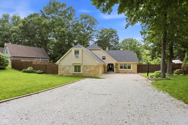 1954 Lakeview DR, Avon, IN 46123