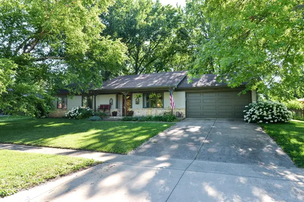 1085 Waterford DR, Greenwood, IN 46142