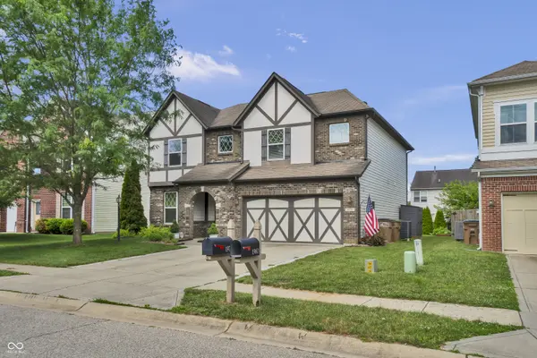 1975 Lakecrest DR, Columbus, IN 47201