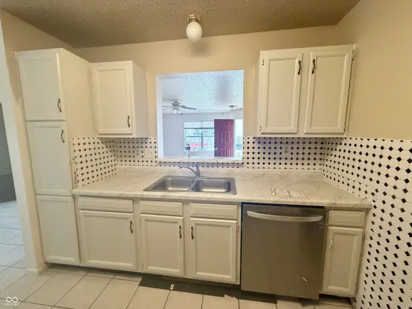426 Red Tail LN, Indianapolis, IN 46241