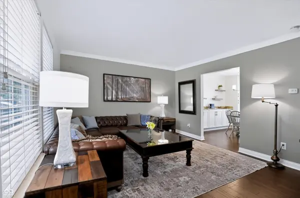 869 Waveland LN, Greenwood, IN 46143