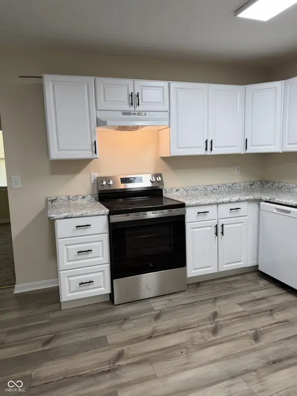 18 Sayre DR, Greenwood, IN 46143
