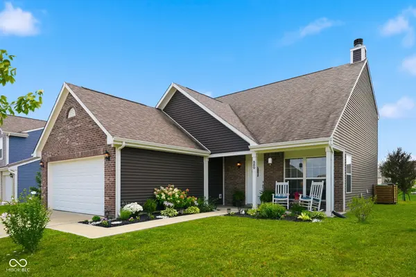 889 Cherry Tree LN, Greenwood, IN 46143