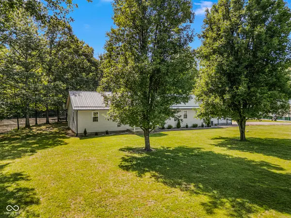 8065 S County Road 175 RD W, Commiskey, IN 47227