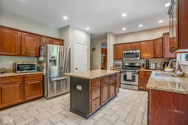 10891 Weston DR, Carmel, IN 46032