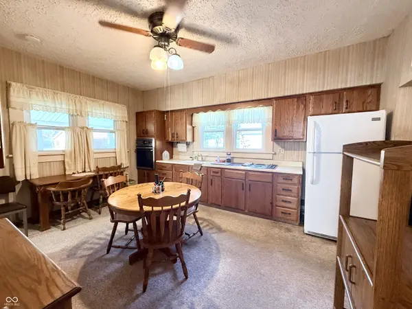 205 W Walnut ST, Waynetown, IN 47990