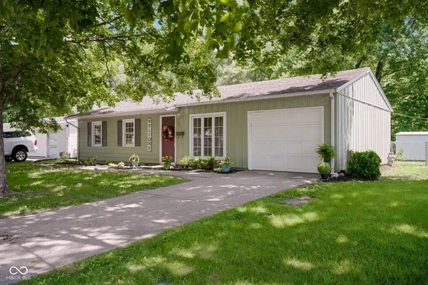 2817 Streamside DR, Columbus, IN 47203
