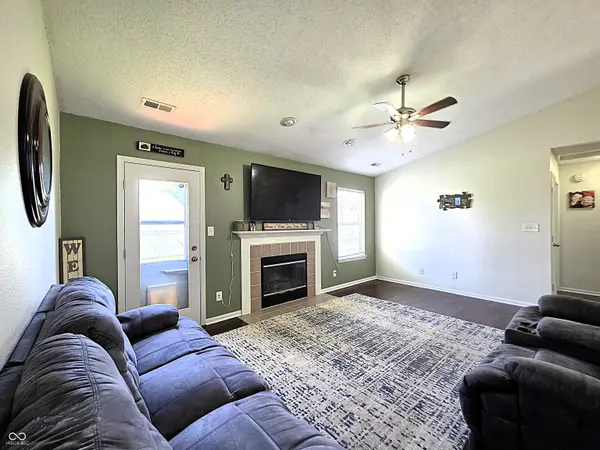 49 Meadow Creek East BLVD, Whiteland, IN 46184