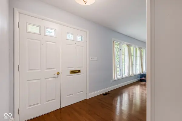 3233 Woodland Pkwy, Columbus, IN 47203
