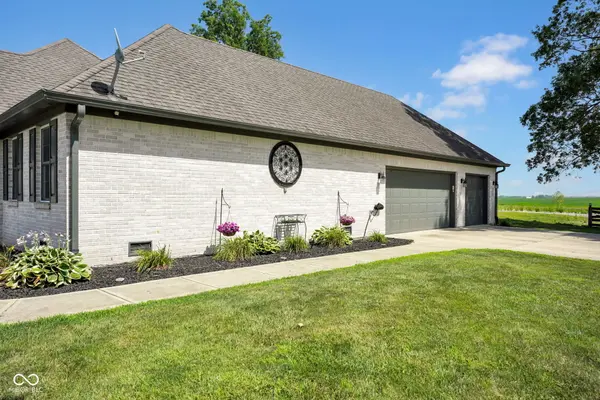 17 Erins CT, Whiteland, IN 46184